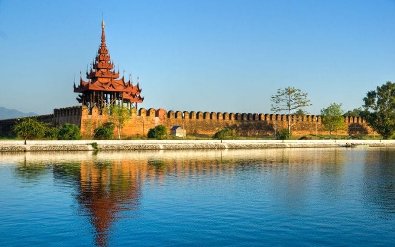 ကမ္ဘာကျော်တွေကိုယ်တိုင် သူတို့အနုပညာနေဲ့ဖာ်ကျူးခဲ့တဲ့ “Mandalay” အကြောင်း