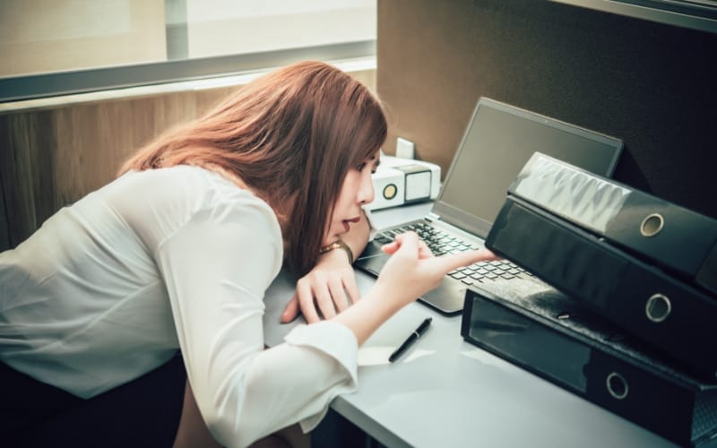 အလုပ်ထဲက စိတ်ဖိစီးမှုတွေကို ဘယ်လိုလူလည်ကျပြီး ရုန်းထွက်နိုင်မလဲ
