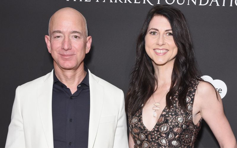ဇနီးသည်ကို ၃၅.၆ ဘီလီယံတန်တဲ့ Amazon ရှယ်ယာတွေ ခွဲပေးလိုက်ရတဲ့ Jeff Bezos